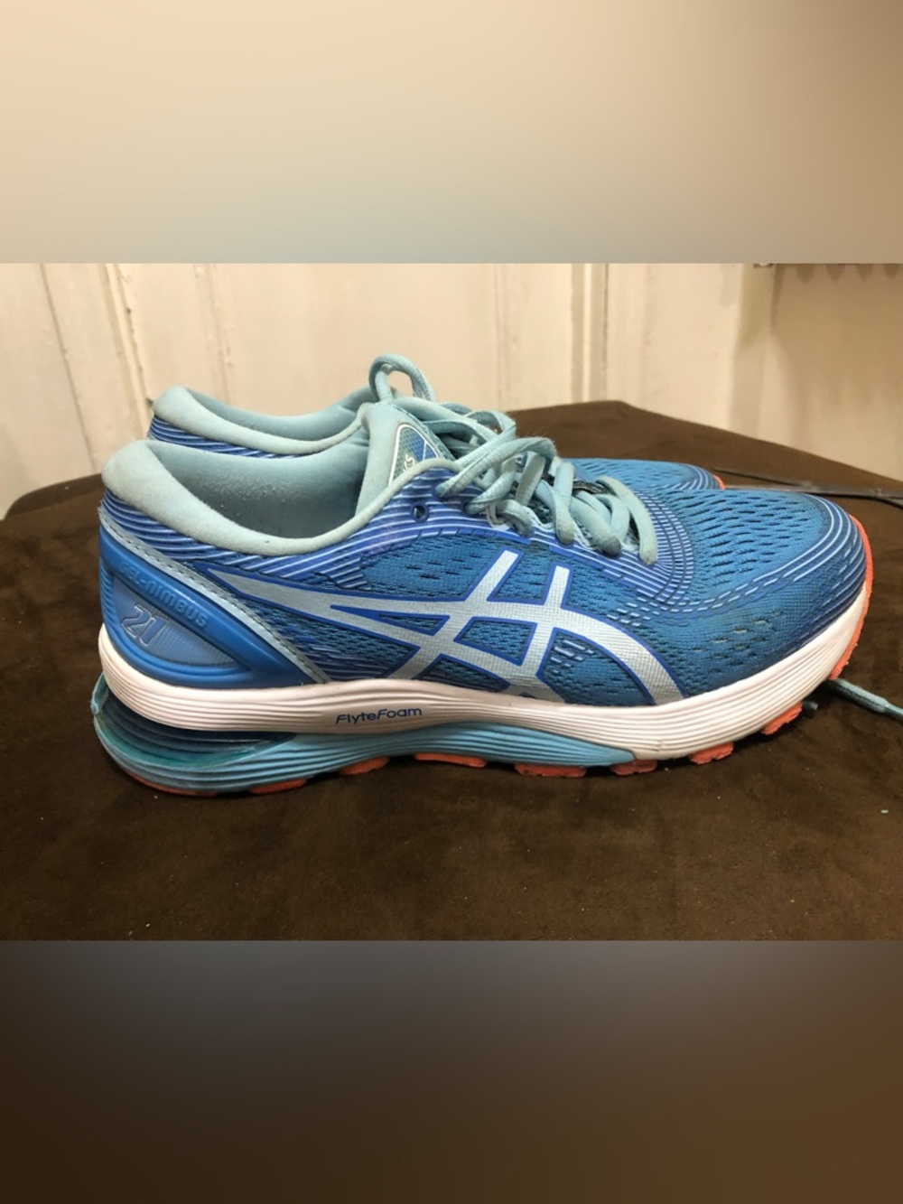 ASICS Girl’s Nimbus 21 Blue and Light Gray Running Sneakers Size 6